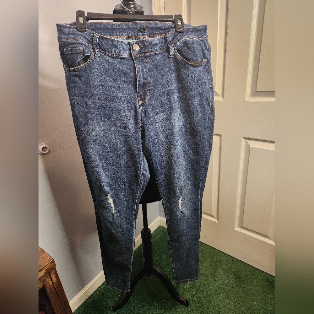 Womens Size 18 YMI Jeans USA Distressed Dark Wash Jeans